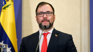 Venezuela rechaza la pretensión de EE.UU. de "tutelar, controlar y manipular" su industria petrolera