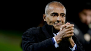 La leyenda brasileña Romário regresa al fútbol profesional a sus 58 años