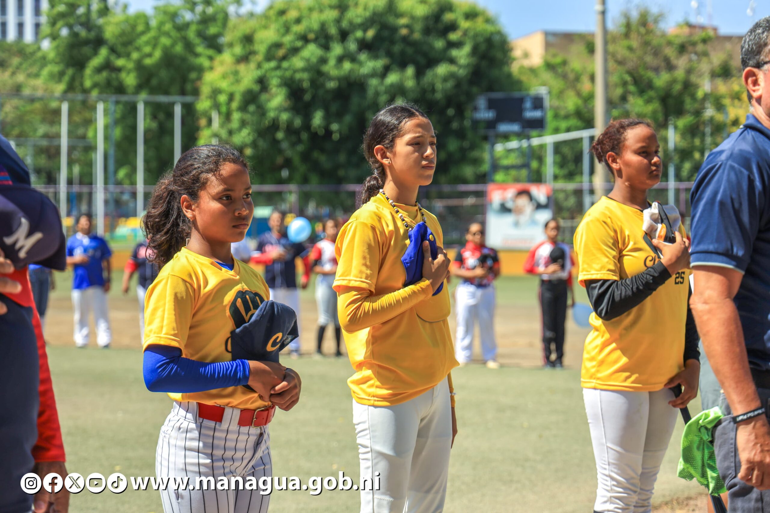 Comuna capitalina inaugura primera Liga de Béisbol Femenina