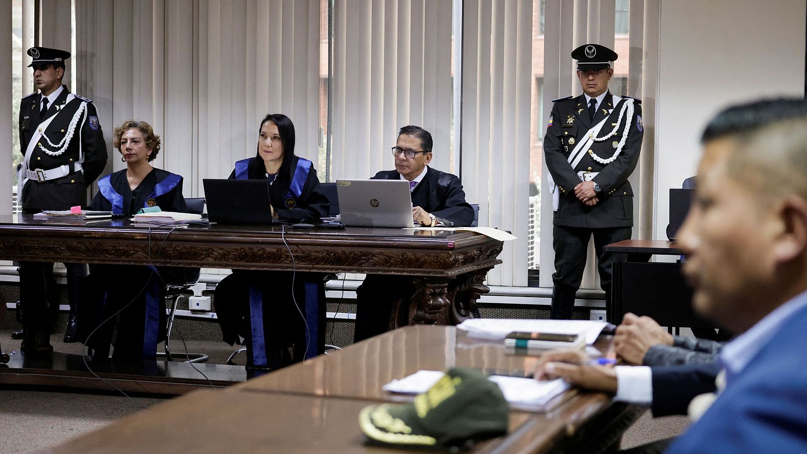 Revisarán celular de Glas pese a arbitraria detención en Ecuador