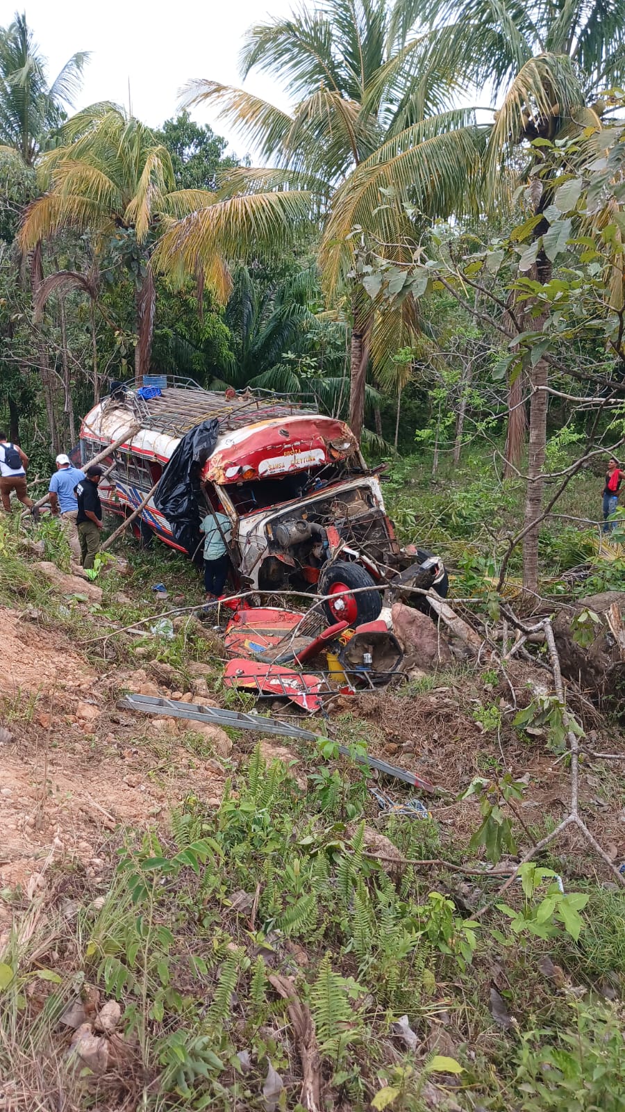Vuelco de autobús deja al menos 30 heridos y un fallecido en el Caribe Norte