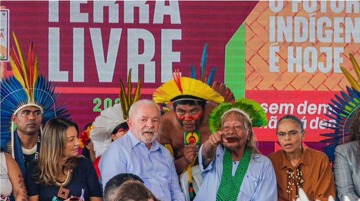 Lula intenta resarcir años de abusos contra los indígenas en Brasil