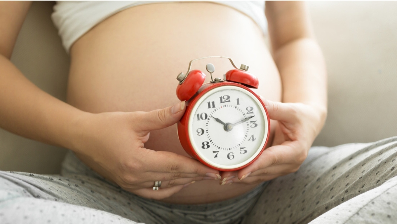 El embarazo acelera el reloj biológico de las mujeres