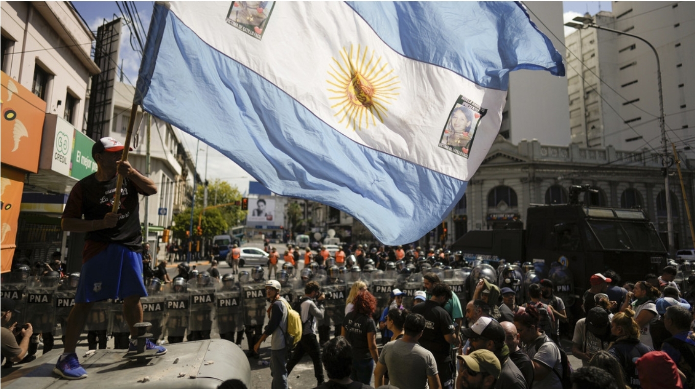 Las universidades nacionales de Argentina convocan a una marcha contra los recortes de Milei