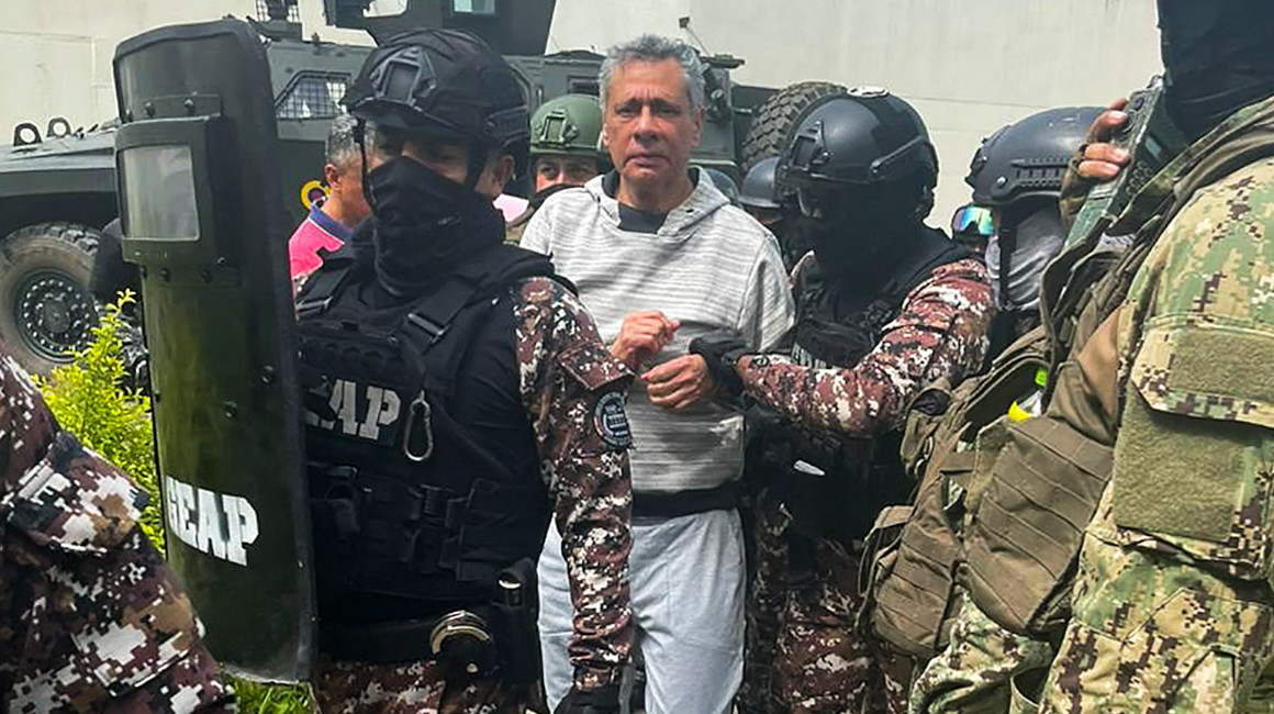 Autoridades ecuatorianas afirman que Jorge Glas se descompuso por “su negativa a consumir alimentos”