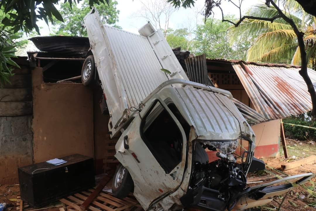 Camión se estrella contra una vivienda en Siuna y deja un muerto y varios lesionados