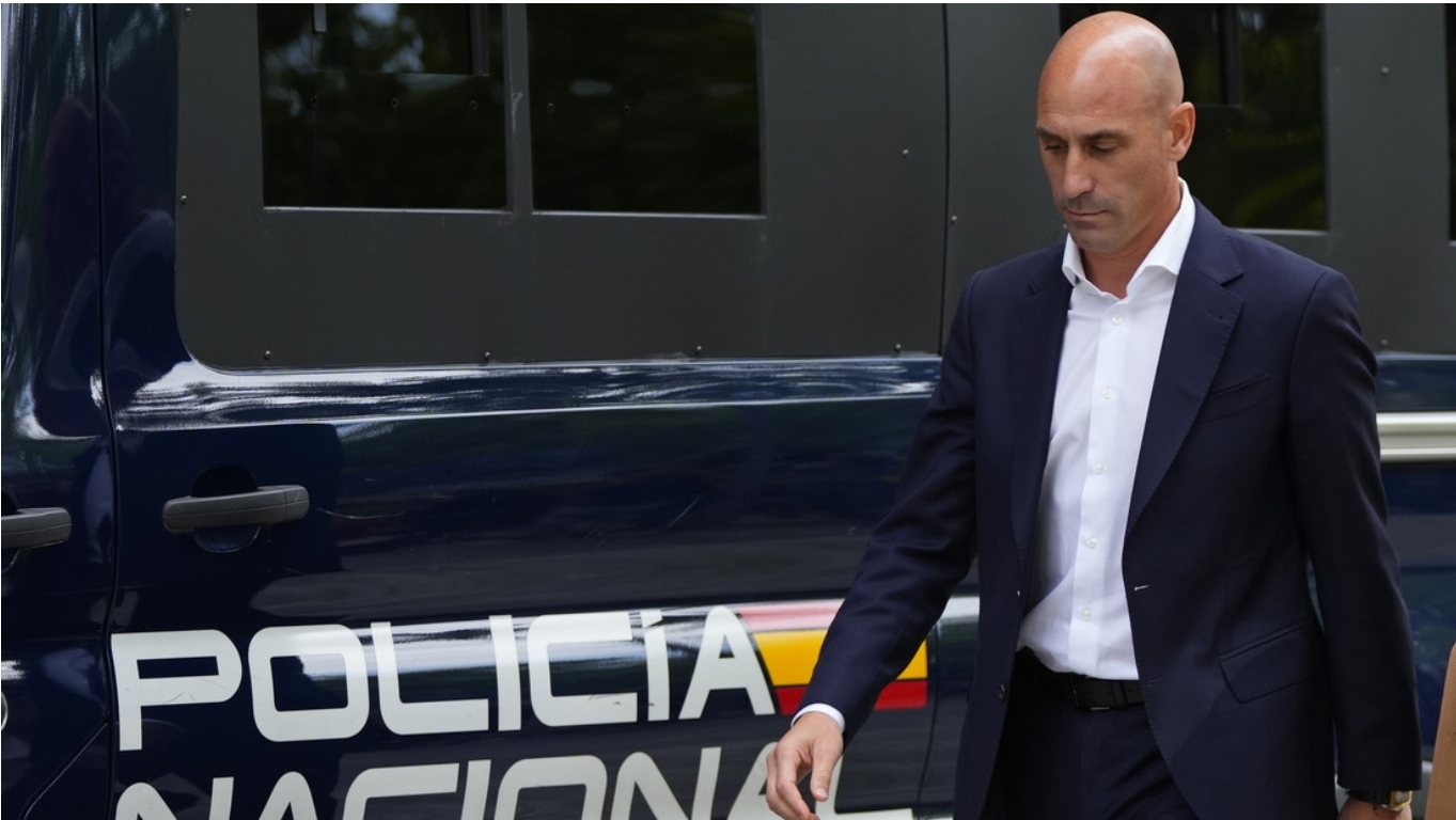 Luis Rubiales es detenido tras aterrizar en España