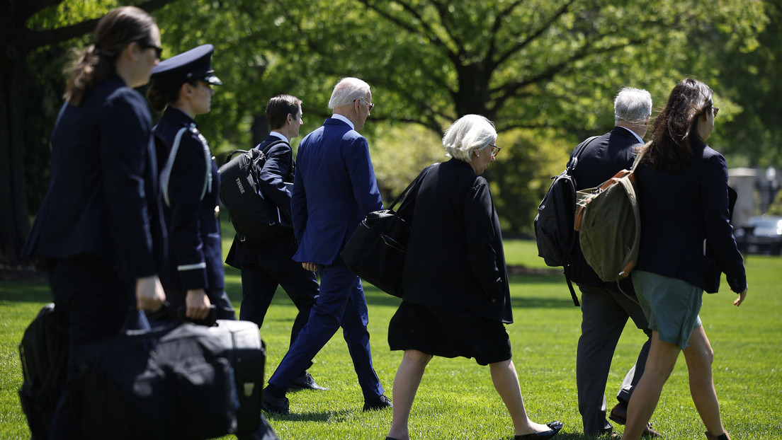El nuevo ‘truco’ de Biden para disimular su extraño andar
