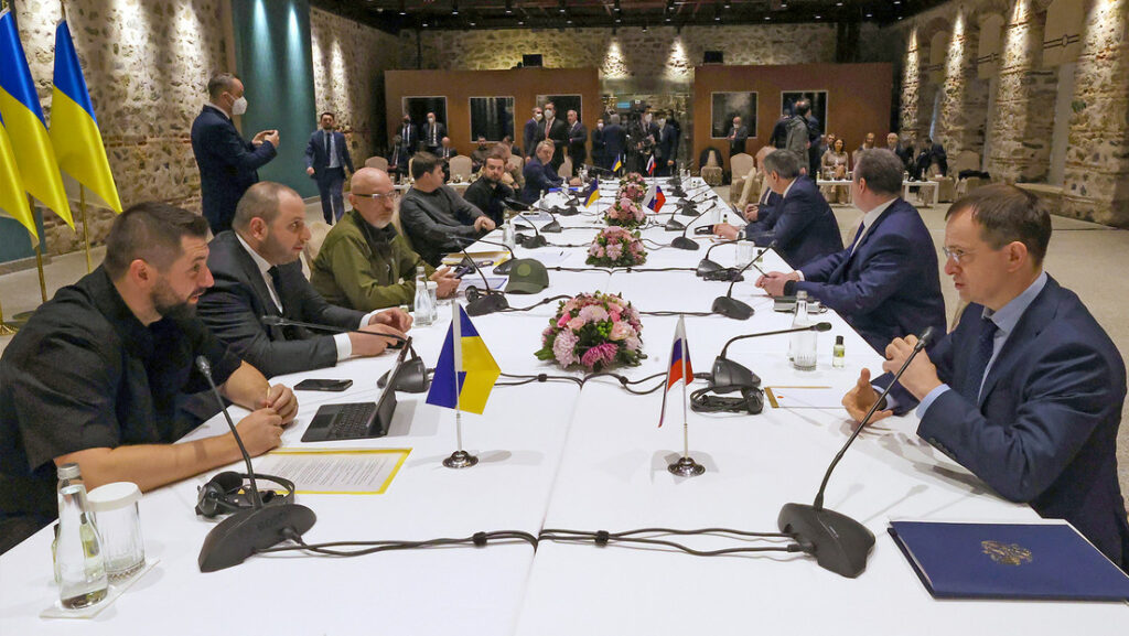 Representante ruso revela detalles de las negociaciones con Ucrania en 2022