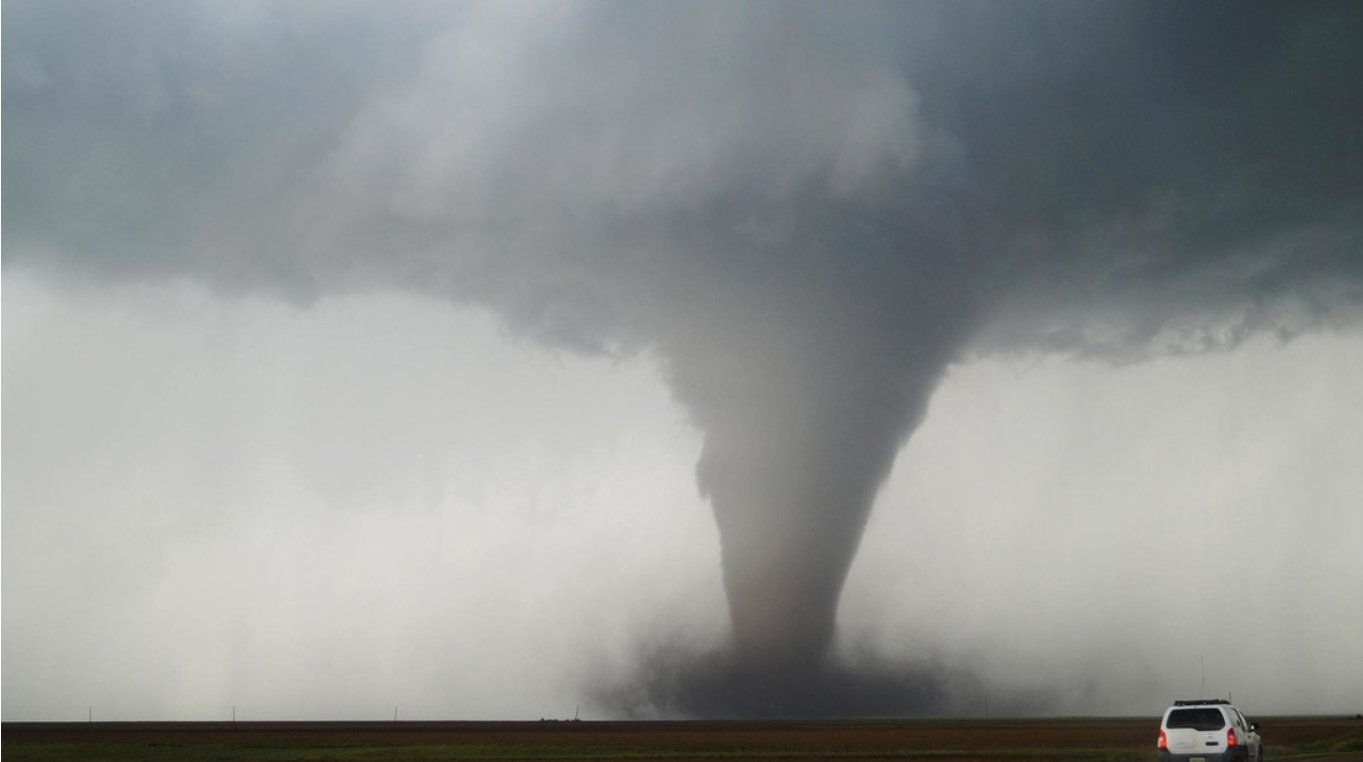 Potentes tornados azotan varios estados de EEUU