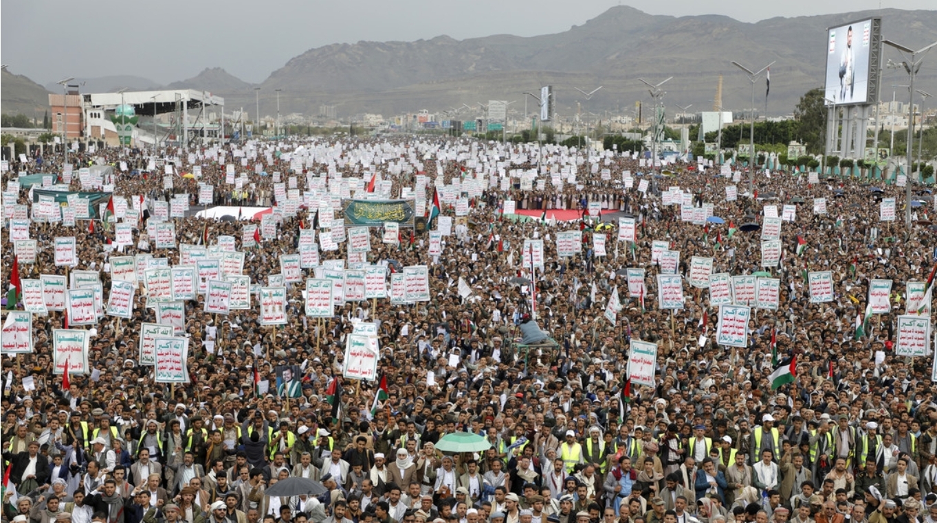 Miles de yemeníes llenan las calles en solidaridad con Gaza