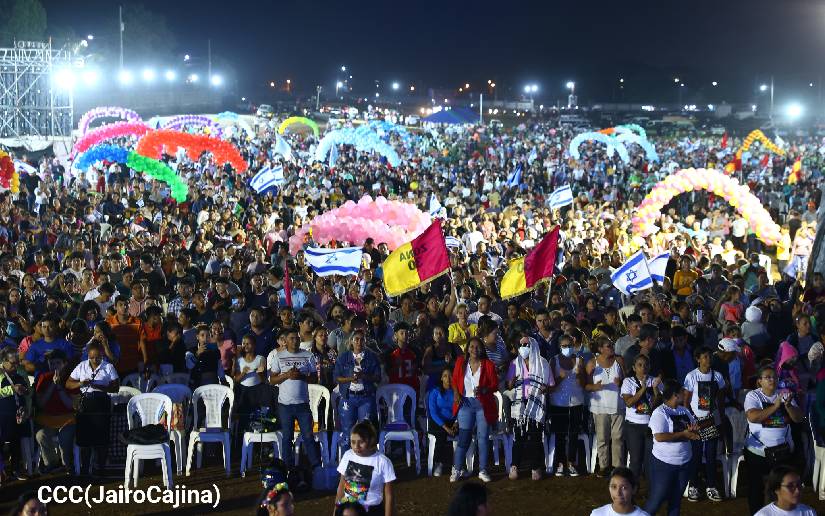 Pueblo evangelista alaba a Dios en plena libertad espiritual y de culto