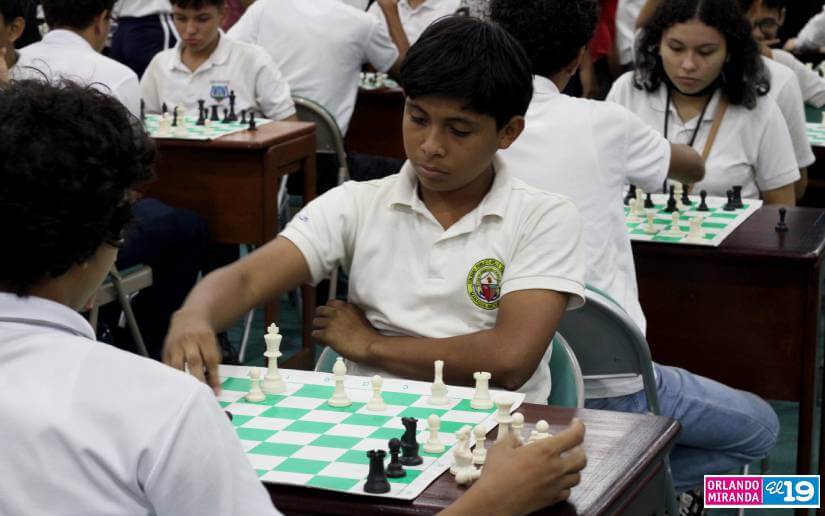 Estudiantes de primaria y secundaria participan en torneo de ajedrez en Managua