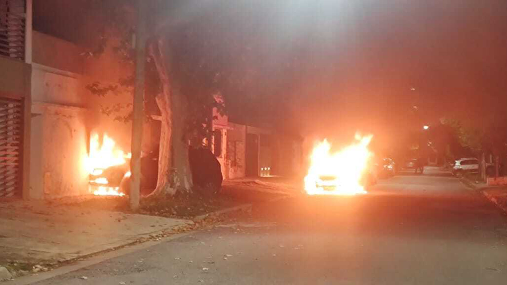 Queman autos en Argentina y dejan amenazas a Bullrich: “Háganse cargo de los muertos inocentes”