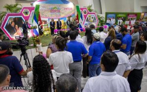 Nicaragüenses acuden a Feria Nacional de la Vivienda para obtener casa propia