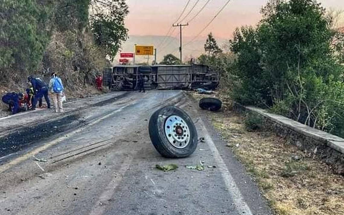 Vuelco de camión con peregrinos en México deja 14 muertos y 31 heridos