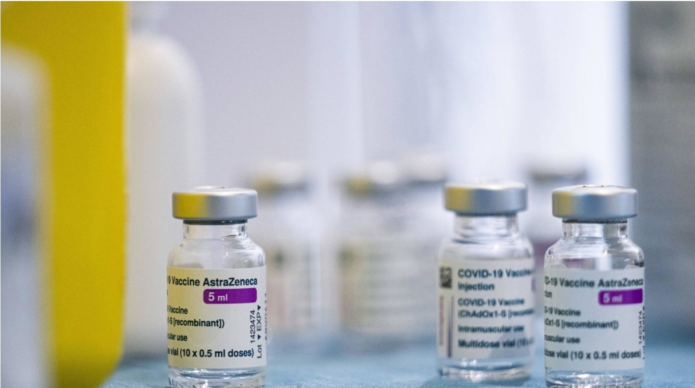 AstraZeneca admite que su vacuna contra el covid puede causar un efecto secundario poco común