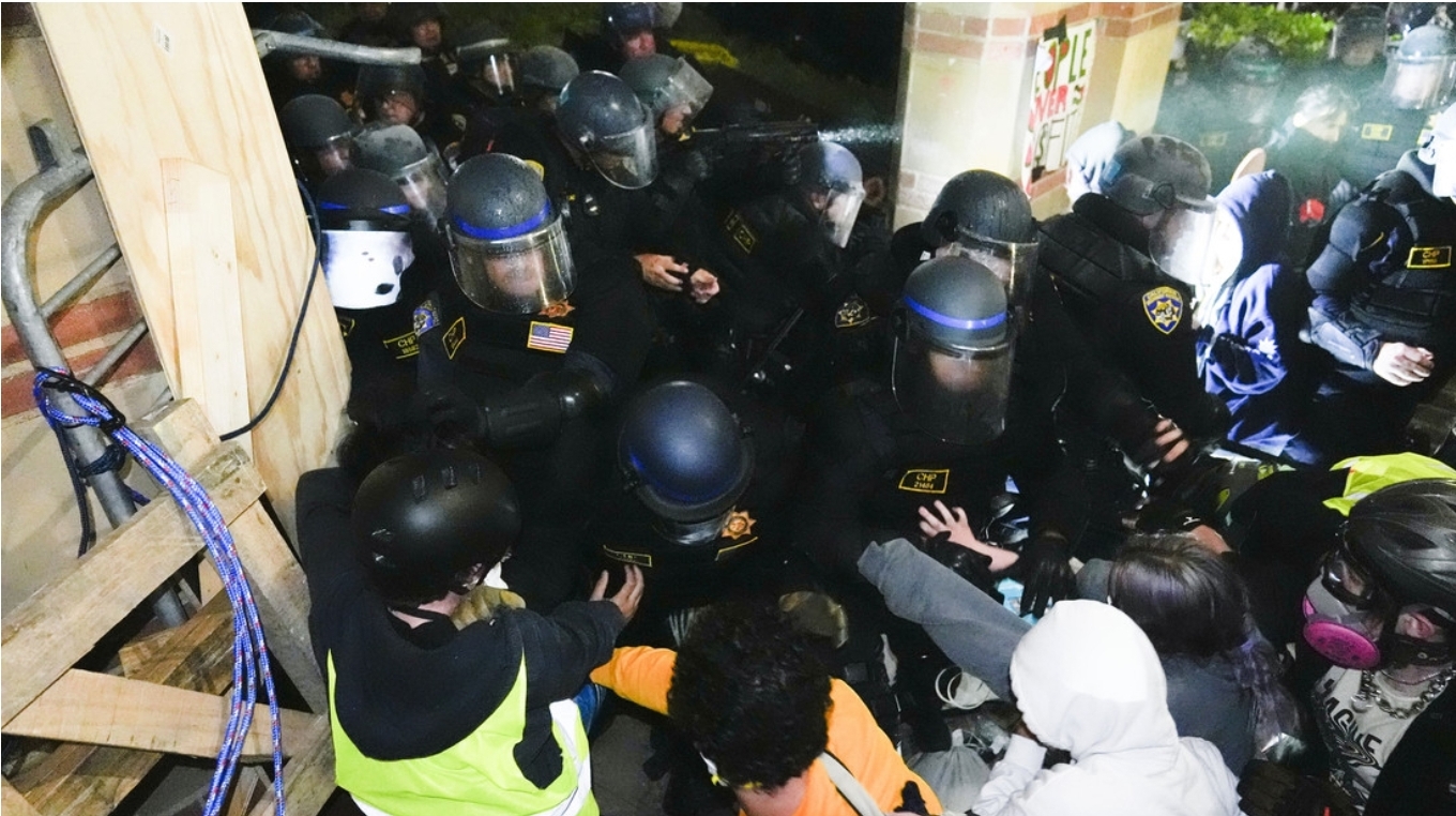 Ya suman unos 2,200 detenidos por las protestas propalestinas en universidades de EEUU