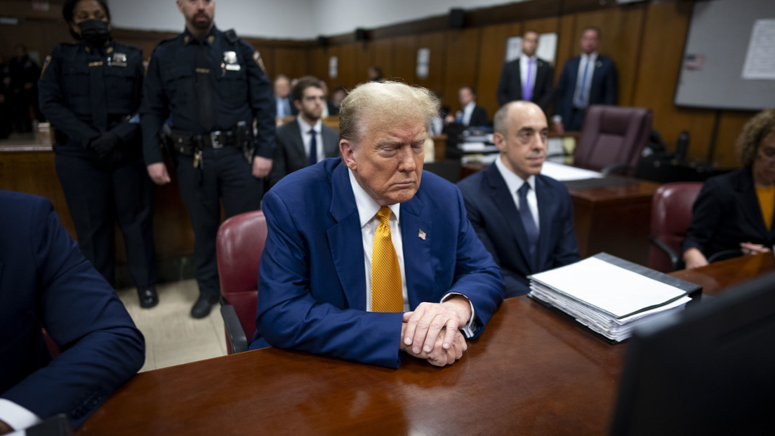 Trump niega haber dormido en el juicio en su contra: “Simplemente cerré mis hermosos ojos azules”