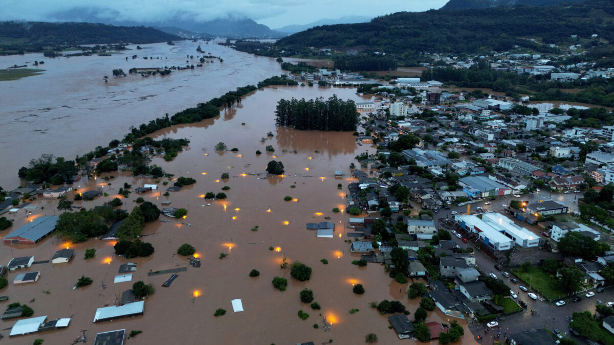 Inundaciones en Brasil dejan 100 muertos y 128 desaparecidos