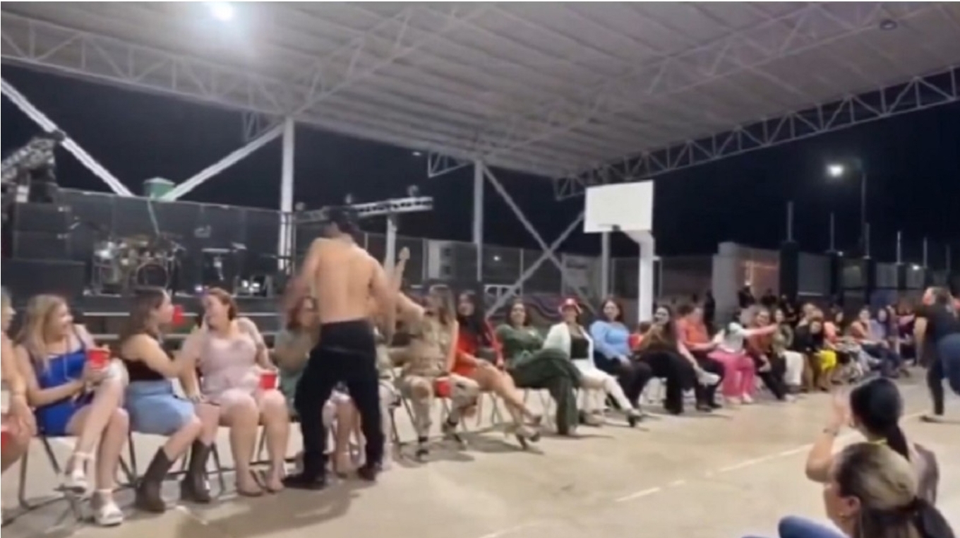 ‘Strippers’ en el Día de las Madres: polémico festejo en un colegio católico en México