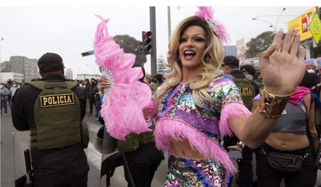 Promulgan en Perú un polémico decreto que tacha de enfermos mentales a las personas transgénero