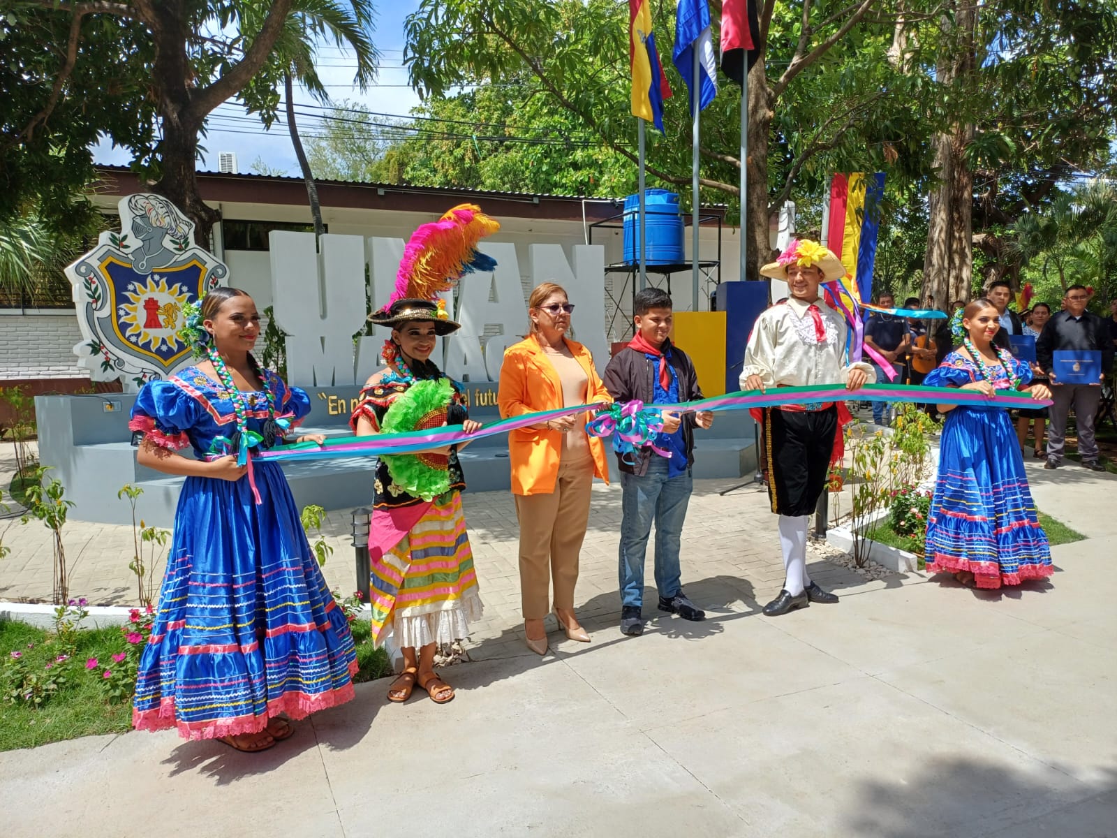 Inauguran espacio fotográfico para graduados de la UNAN-Managua