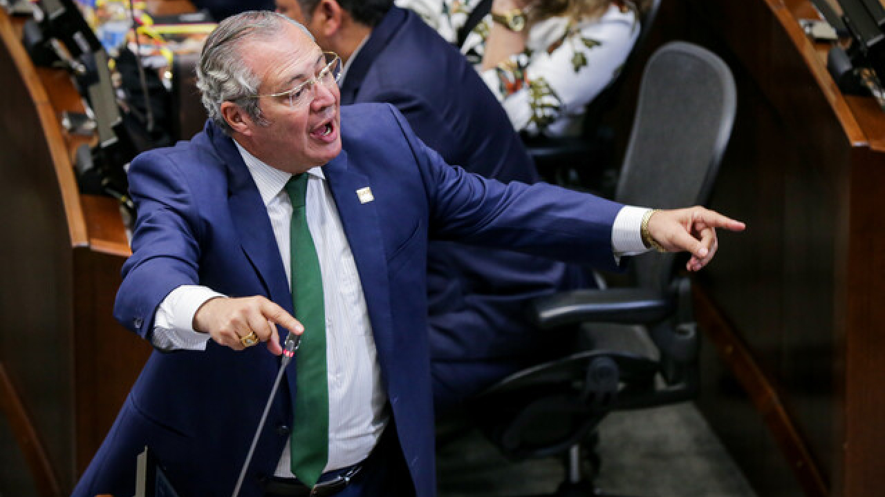 Abren investigación preliminar contra el presidente del Senado de Colombia