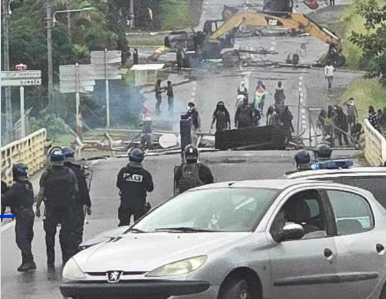 Francia despliega tropas en Nueva Caledonia y declara el estado de emergencia