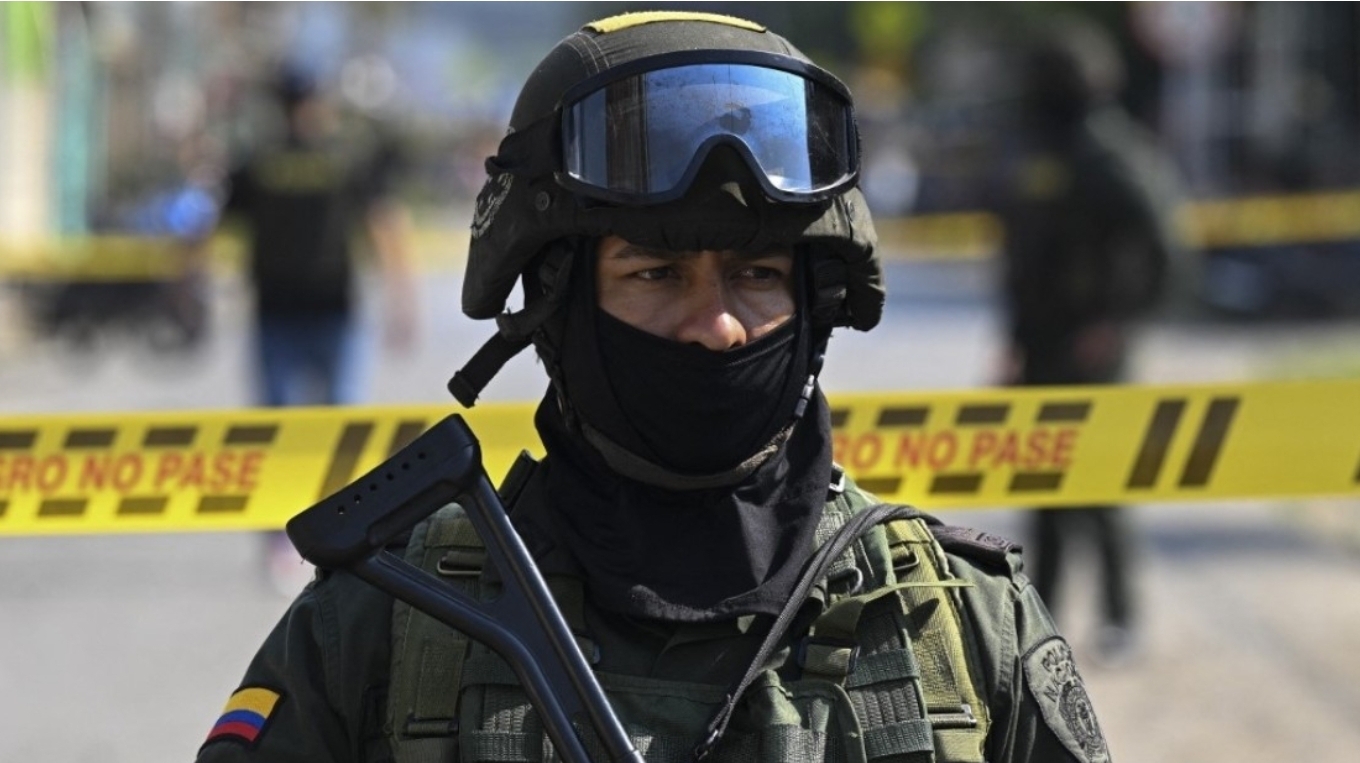 Una menor fallecida y tres heridos de gravedad deja explosión de carro bomba en Colombia