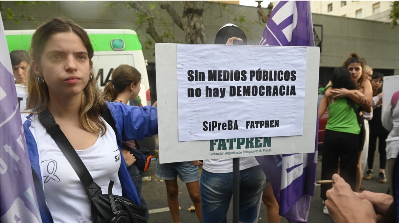 El gobierno de Milei suspende las redes de los medios públicos para aplicar “cambios de criterio”