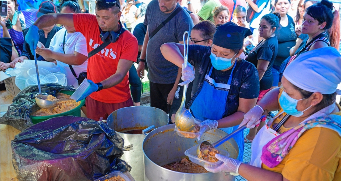 Gobierno de Milei retiene 5.000 toneladas de alimentos para comedores populares