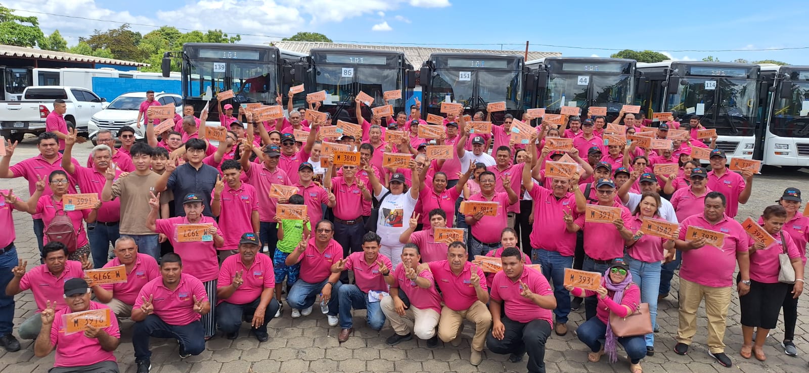Entregan 125 buses nuevos a 14 cooperativas del TUC de Managua