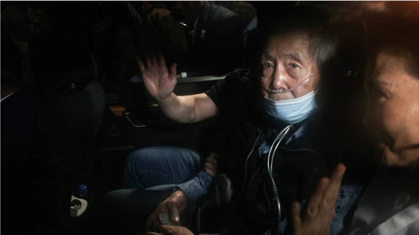 Nuevo escándalo en Perú: reportan que Congreso paga a Alberto Fujimori gasolina y asistente