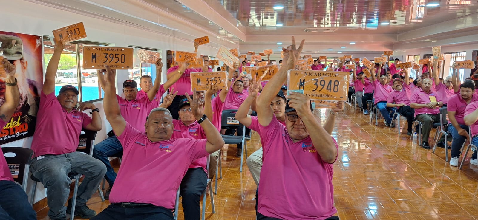 Finaliza entrega de los 250 buses nuevos y se garantiza el pasaje en C$2.50