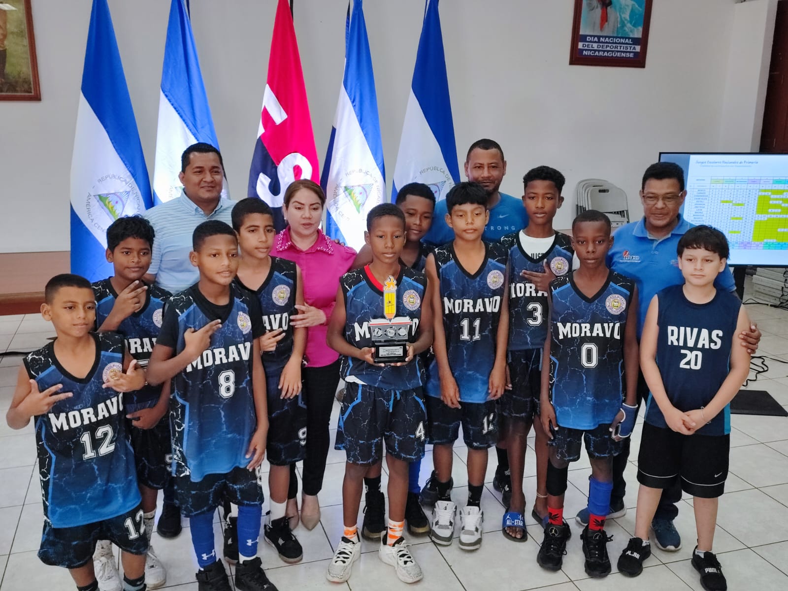 Premian a los ganadores de minibaloncesto de los Juegos Nacionales Escolares