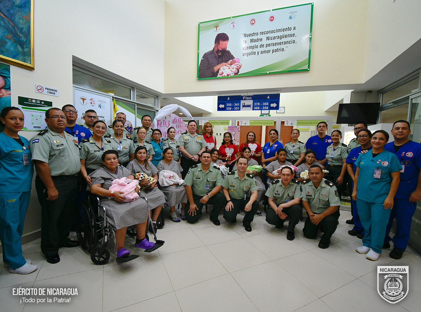 Entregan obsequios a madres que dieron a luz en el Hospital Militar