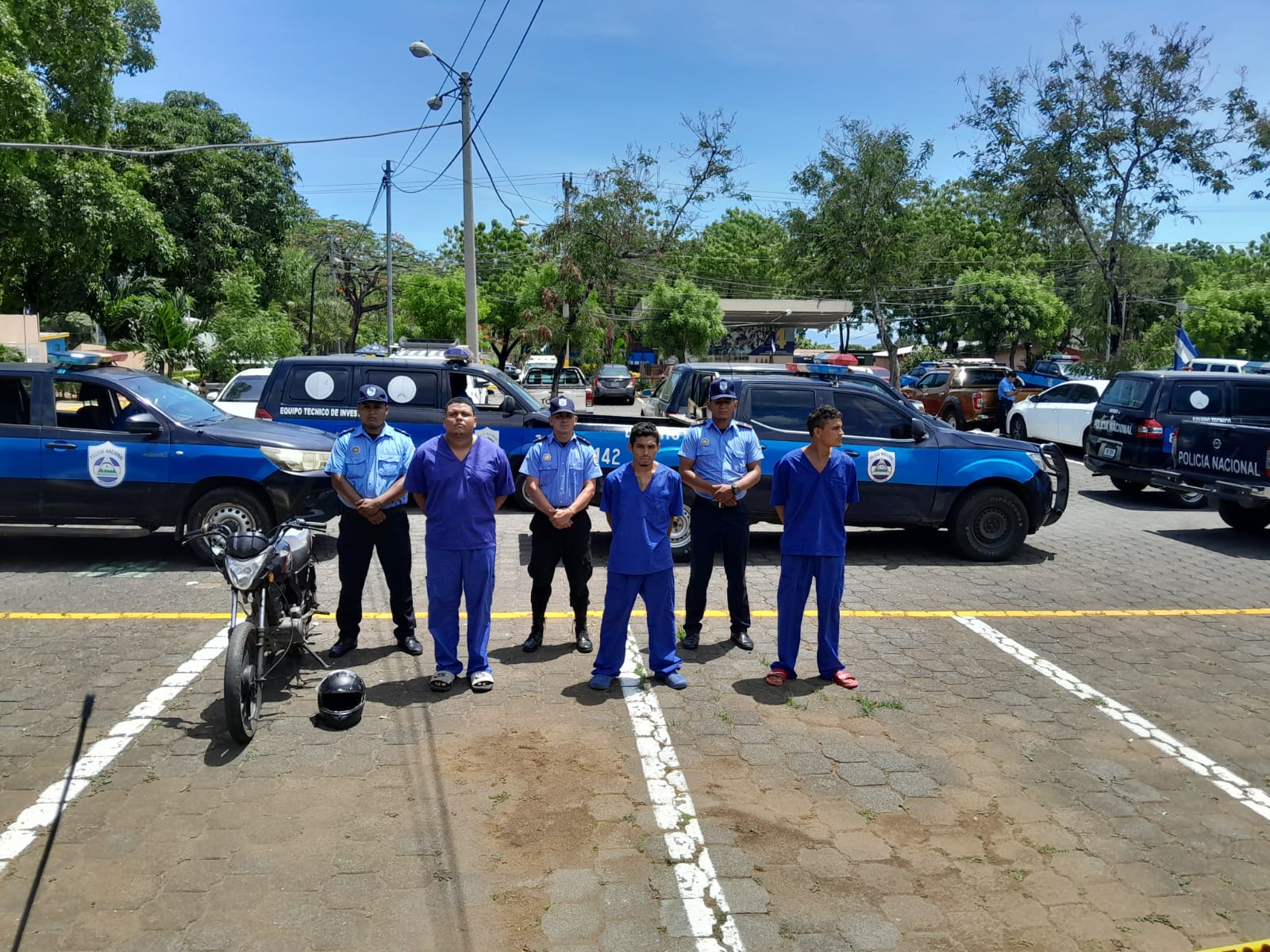 Detienen a 24 sujetos entre estos 3 asaltantes que intimidaban a sus víctimas con armas en Managua