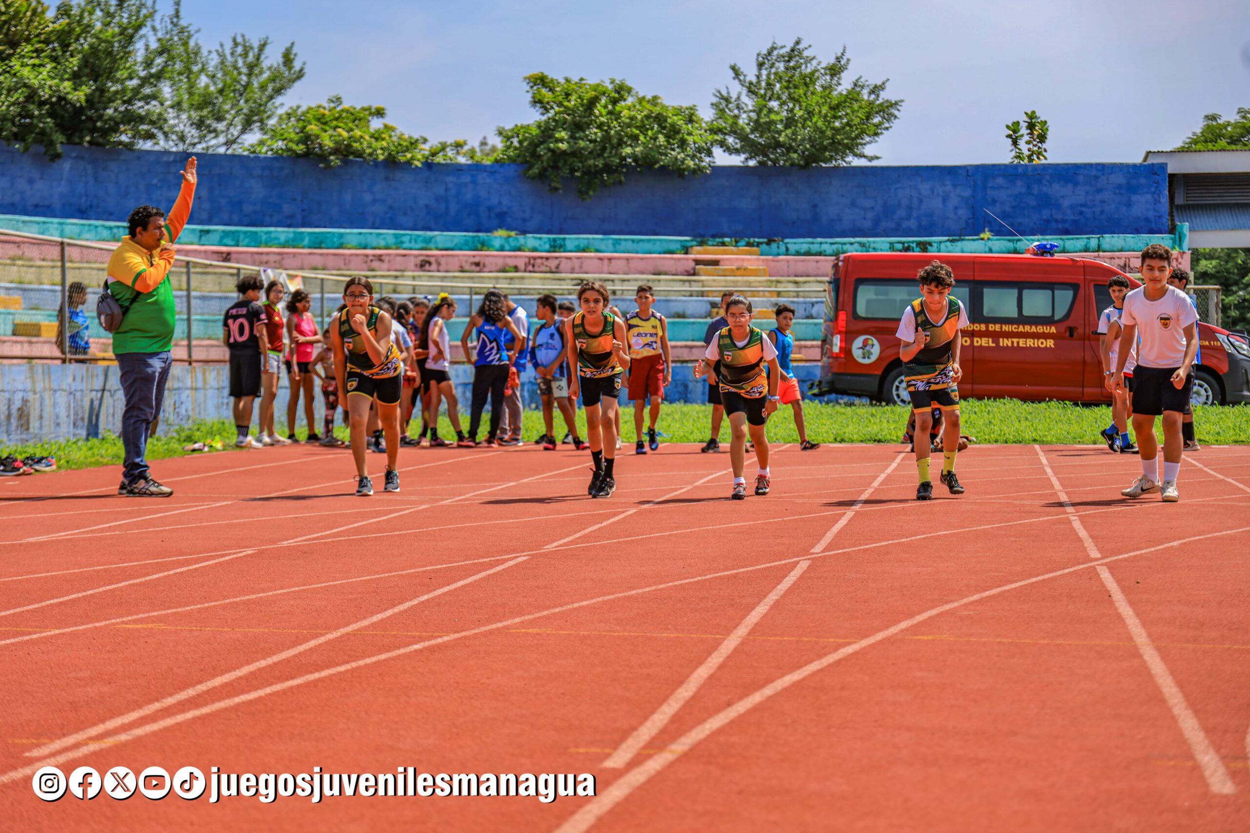 Cientos de niños y jóvenes participan en campeonato de atletismo en Managua