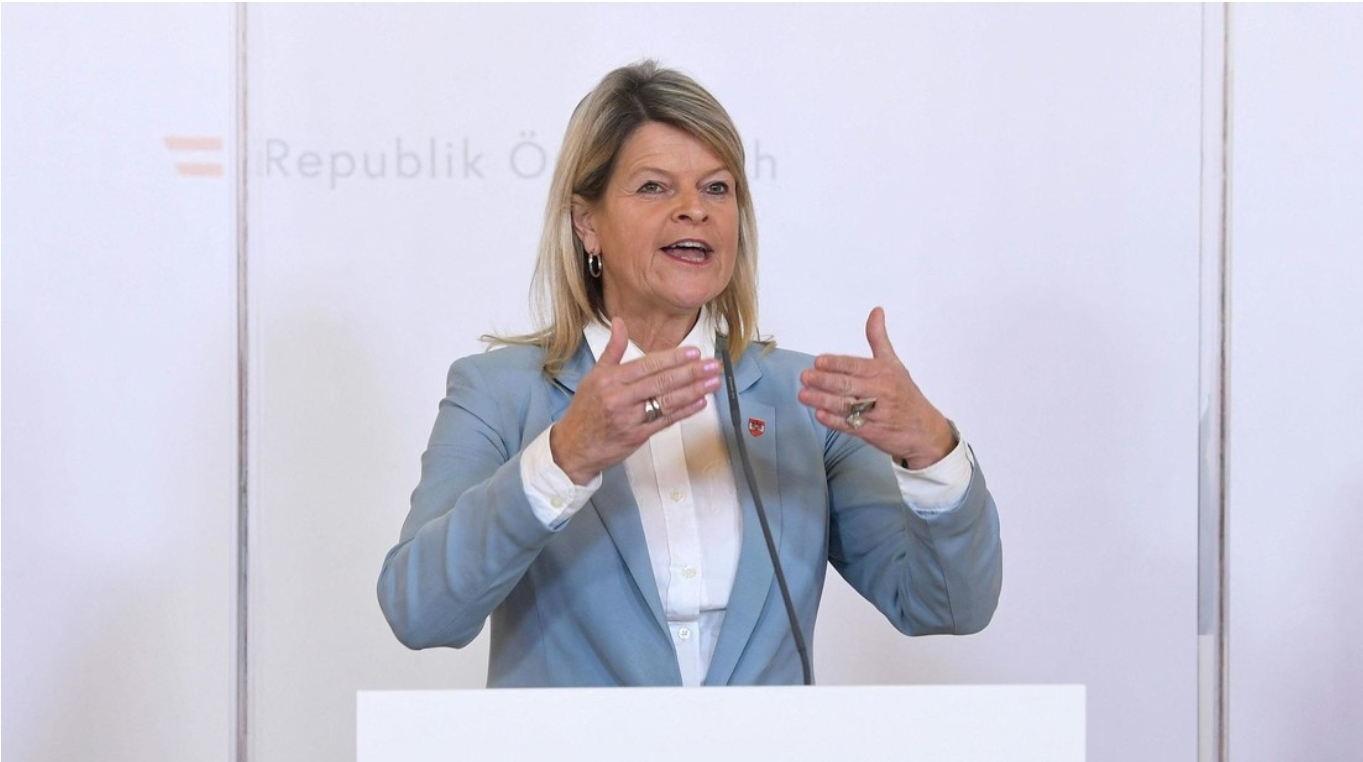 “Cruzó una línea roja”: Ministra de Defensa austriaca comenta el permiso de ataques a Rusia