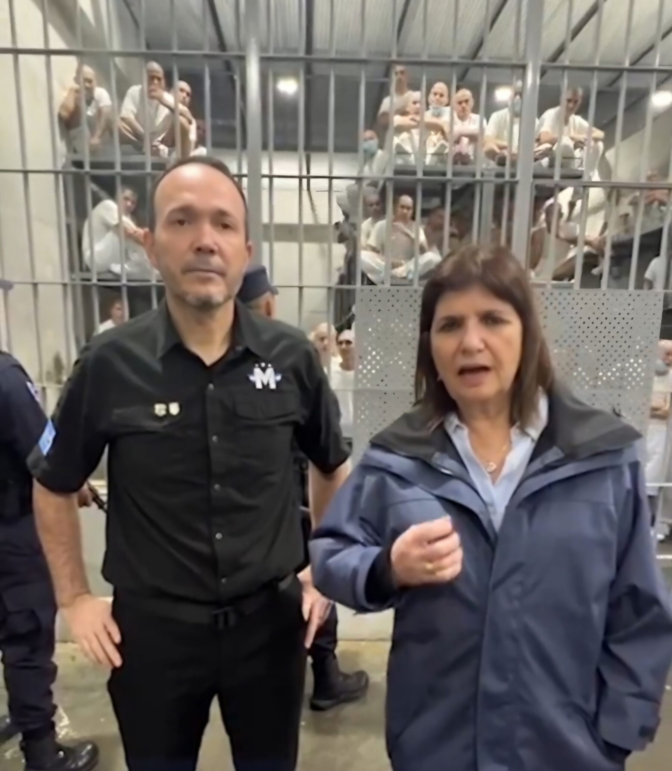 Bullrich visita El Salvador para ‘exportar’ el modelo carcelario de Bukele