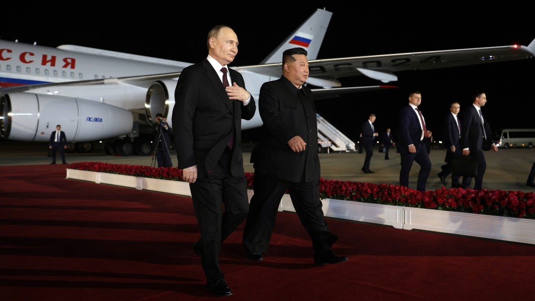 Abrazo, escoltas en moto y viaje en Aurus: Así llegó Putin a Corea del Norte