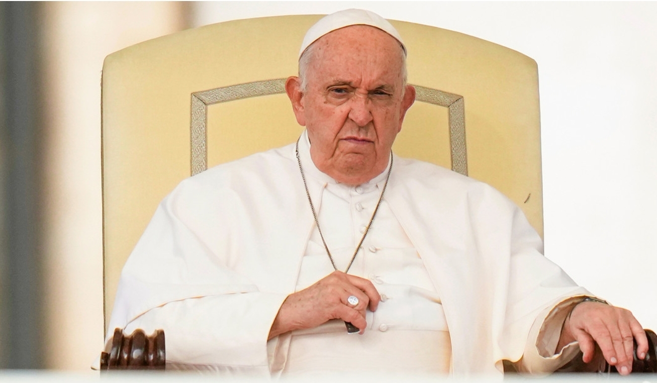 Estudiante pide al papa Francisco que deje de usar “lenguaje ofensivo” contra personas LGBT+
