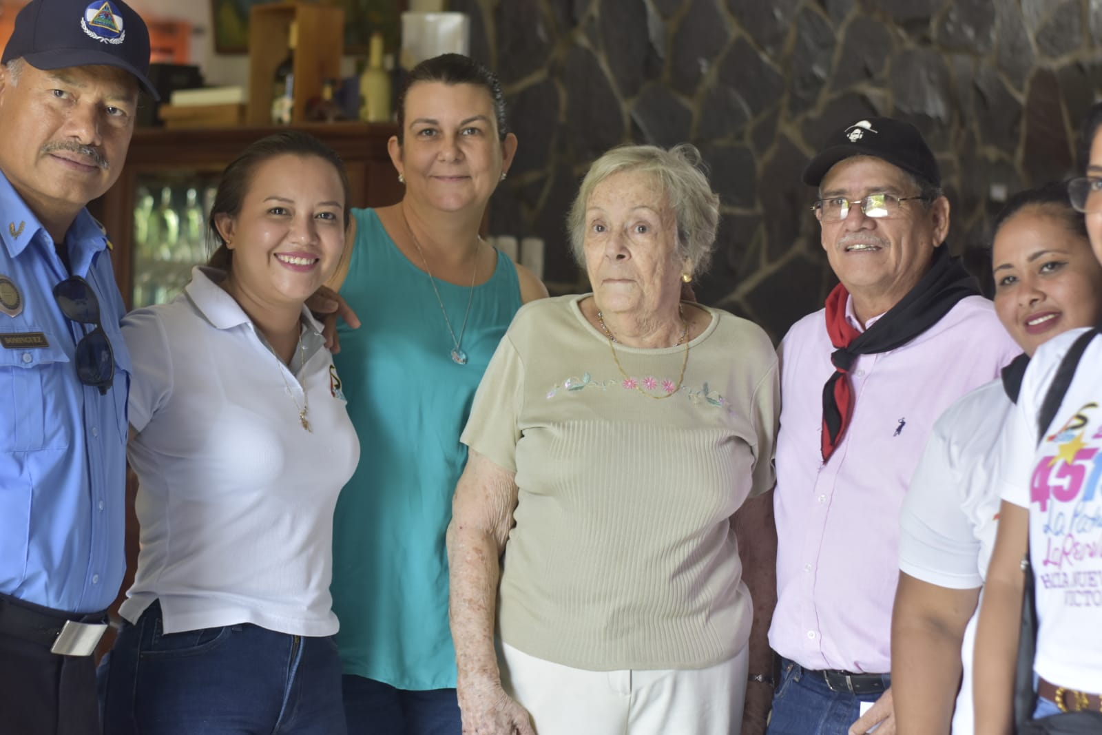 “Llevamos alegría”: compañera Rosario destaca festejo del cumpleaños del Comandante Carlos en casa de su viuda María Haydeé Terán