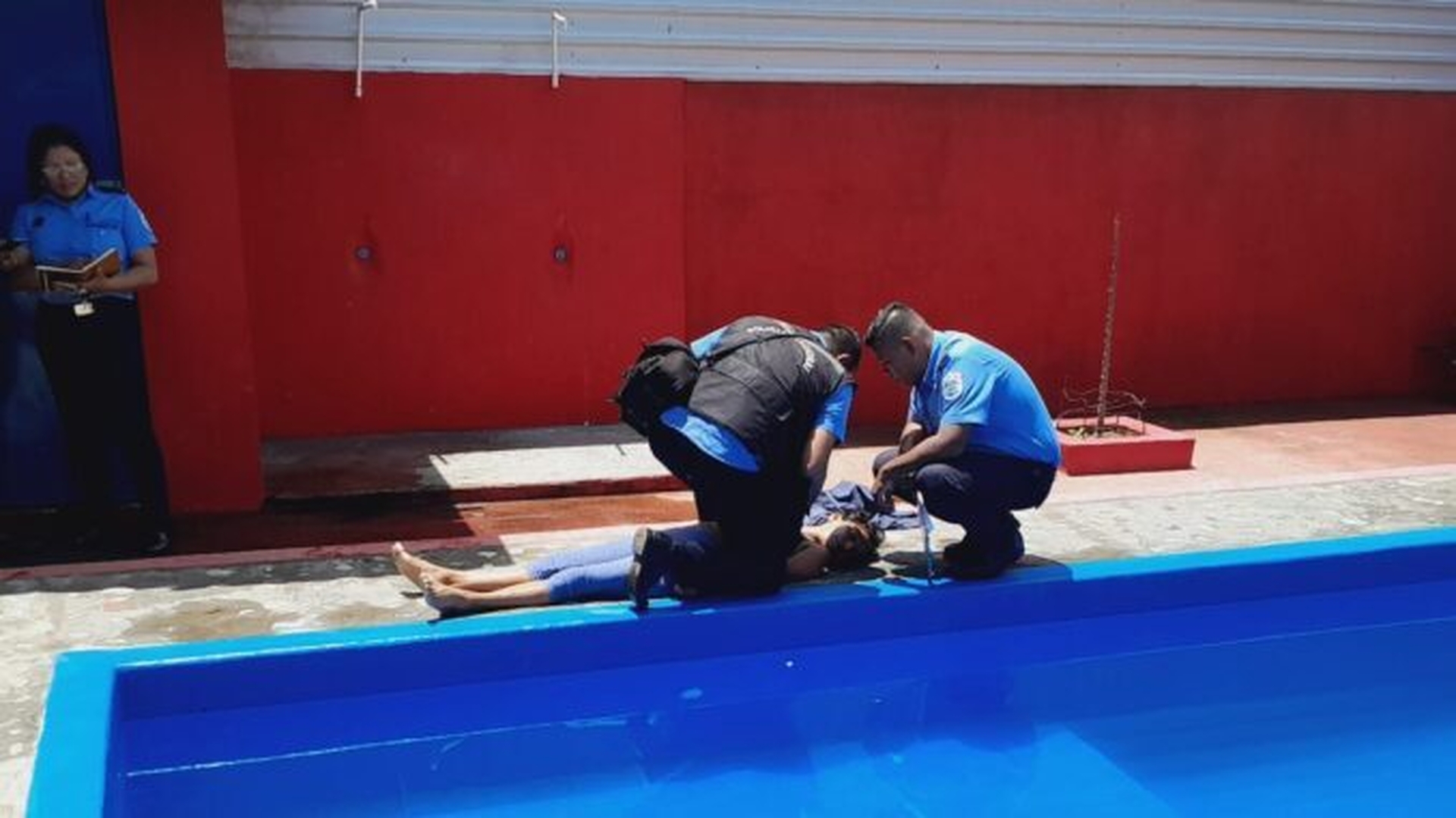 Muere ahogada tras sumergirse en estado de ebriedad a una piscina en Managua