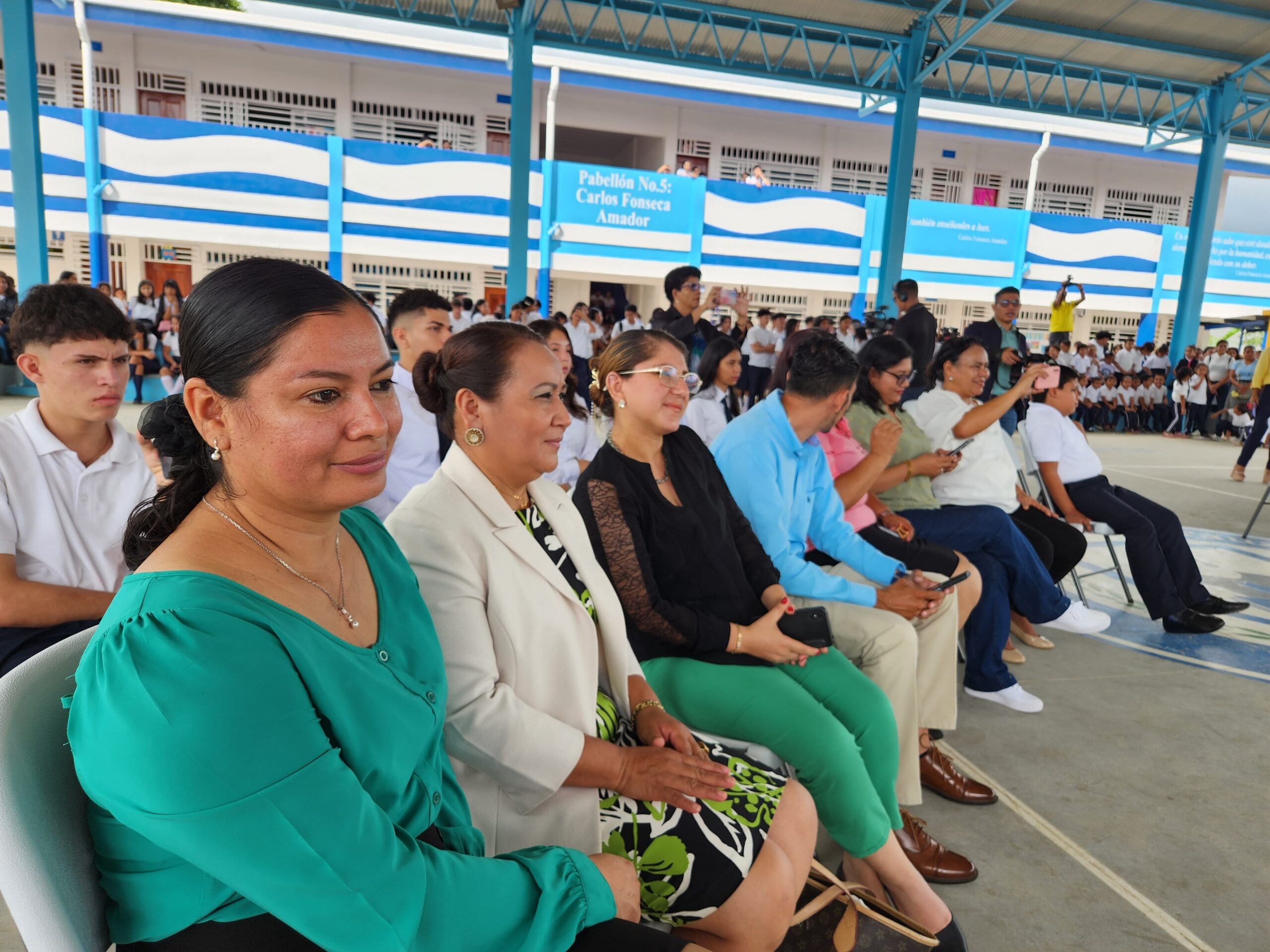 Celebran el Día del Maestro en el colegio Blanca Stella Aráuz