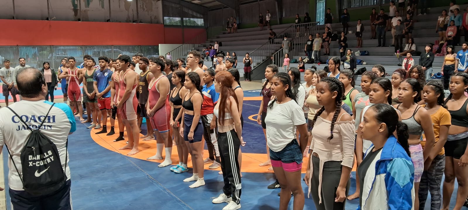 Más de 120 jóvenes participan en lucha olímpica en los Juegos Escolares 2024