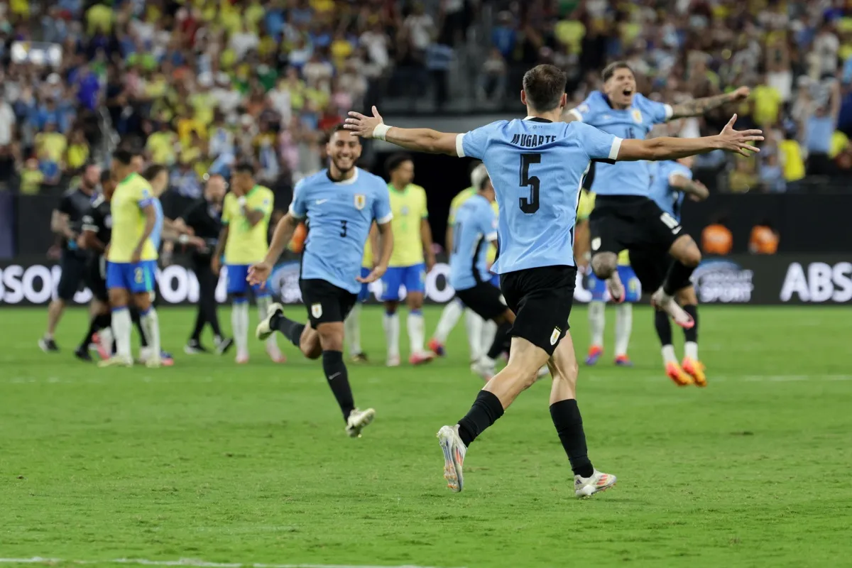 Uruguay se medirá con Colombia en semifinales de la Copa América tras vencer a Brasil