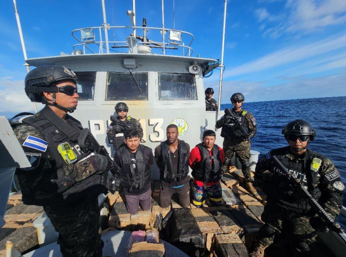 El Salvador incauta en el mar un cargamento de cocaína valorado en 19 millones de dólares