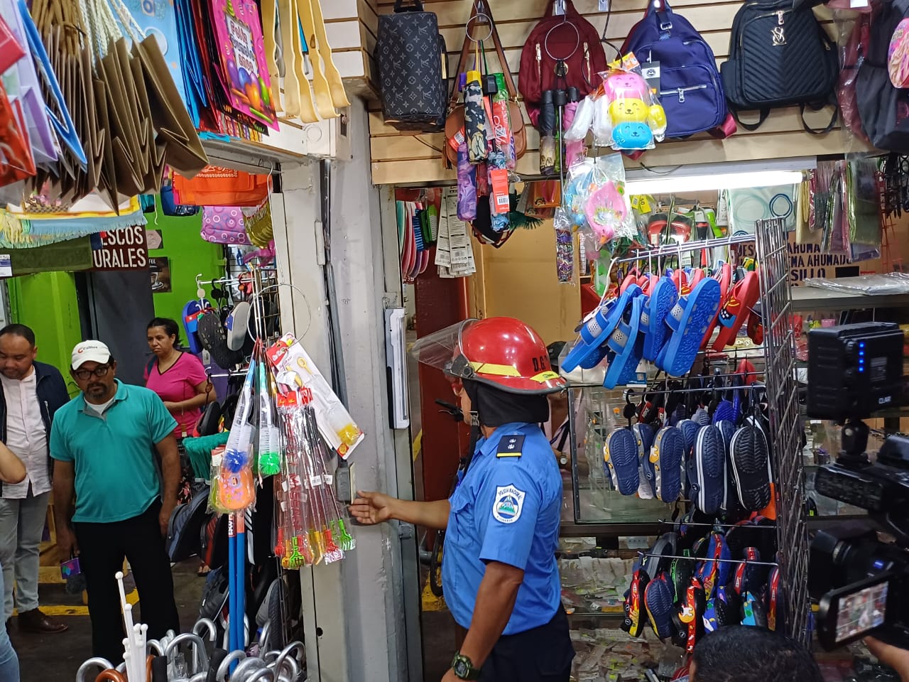 Bomberos realizan inspecciones de prevención en el Mercado Periférico de Managua